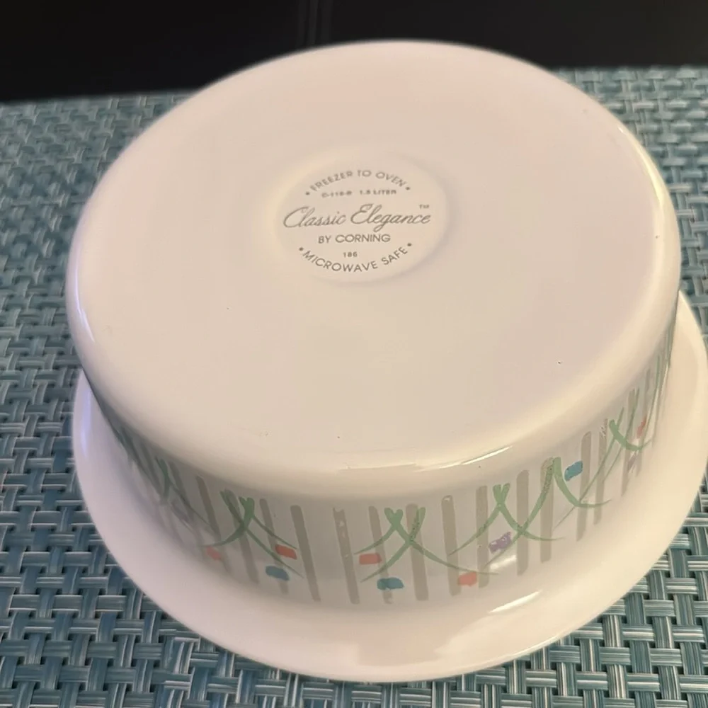 Corning Round Casserole Classic Elegance Jardin Pattern 1.5 Liter C-115-B no lid